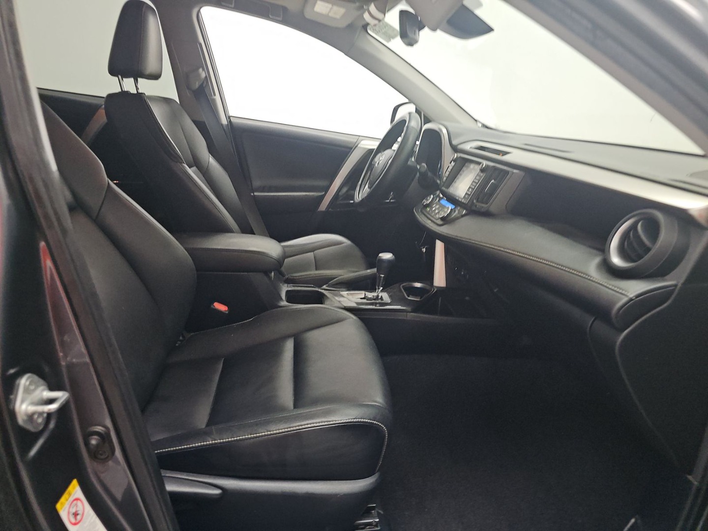 2017 Toyota RAV4 Limited Hybrid photo 4