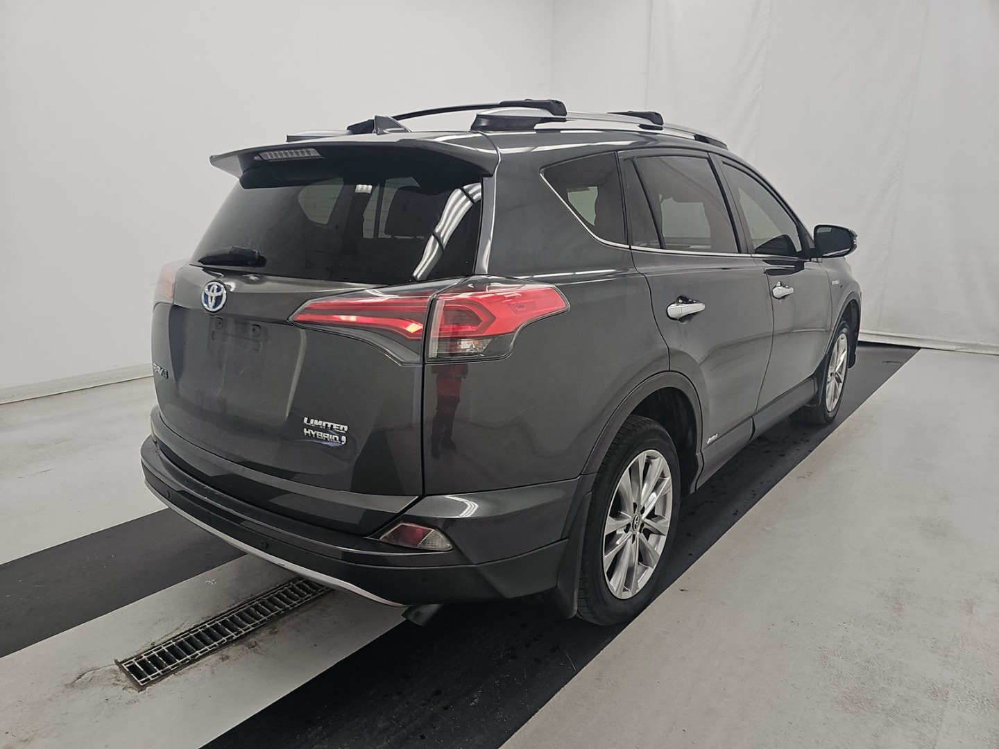 2017 Toyota RAV4 Limited Hybrid photo 6