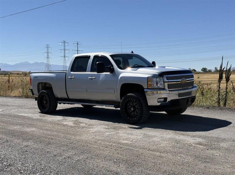2014 CHEVROLET SILVERADO 2500HD LTZ 4x4 4dr Crew Cab SB