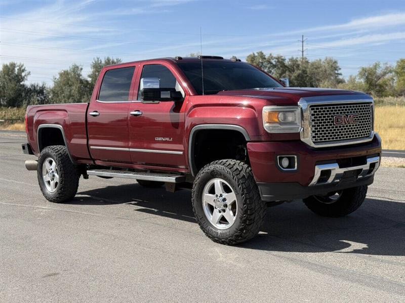 2015 GMC SIERRA 2500HD Denali 4x4 4dr Crew Cab SB
