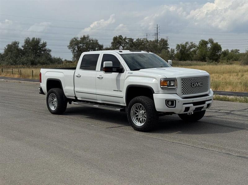 2016 GMC SIERRA 2500HD SLT 4x4 4dr Crew Cab SB