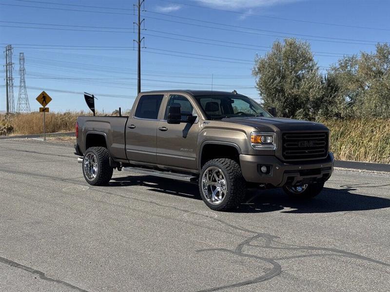 2015 GMC SIERRA 2500HD SLT 4x4 4dr Crew Cab SB