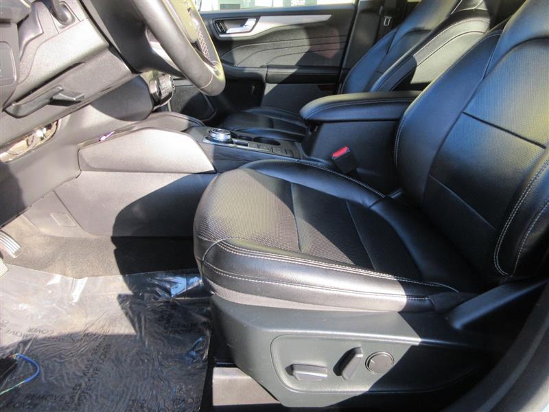 2022 Ford Escape SEL photo 18