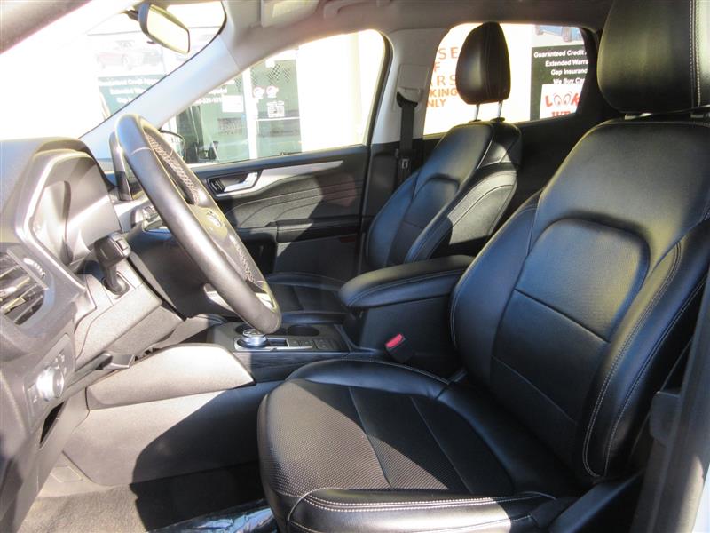 2022 Ford Escape SEL photo 19