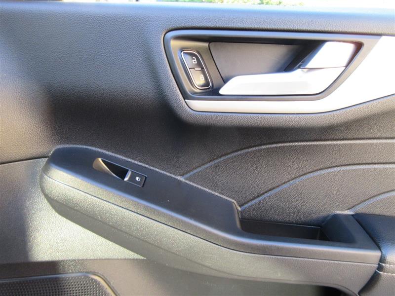 2022 Ford Escape SEL photo 25