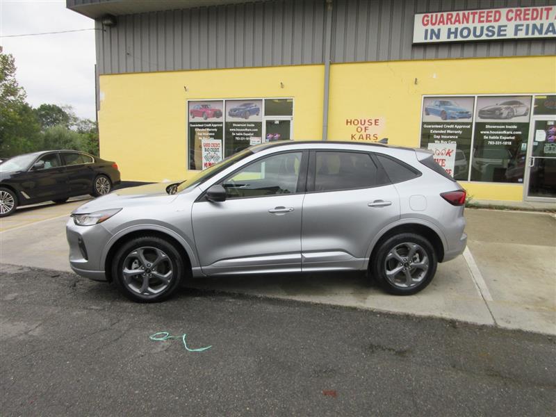 2024 Ford Escape ST-Line photo 2