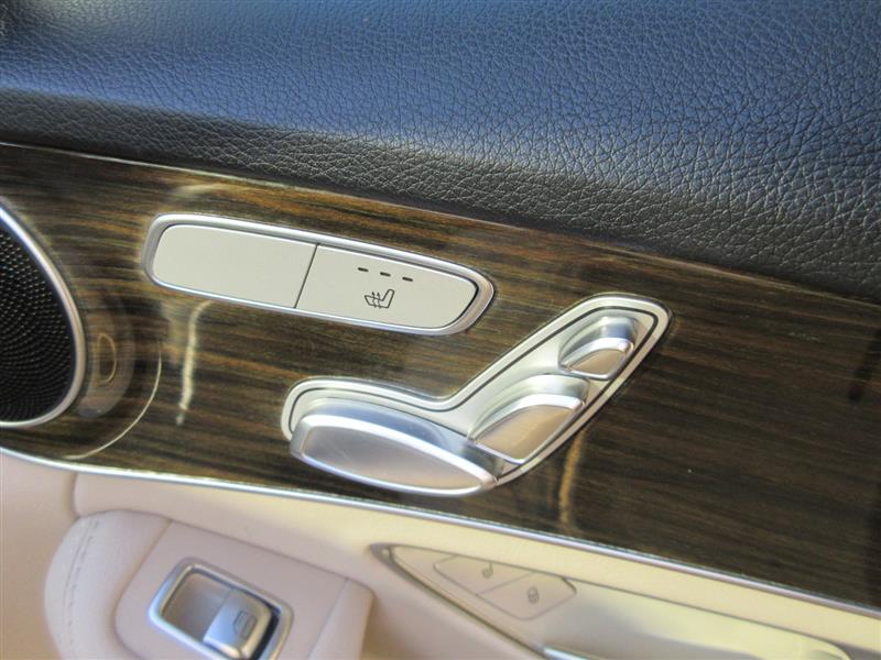 2016 Mercedes Benz C 300 photo 23
