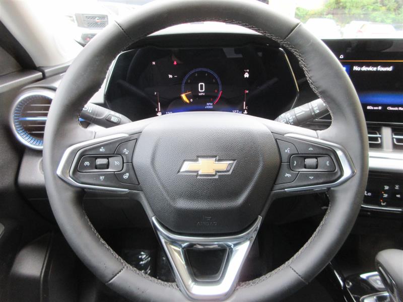 2025 Chevrolet Trax LT photo 12