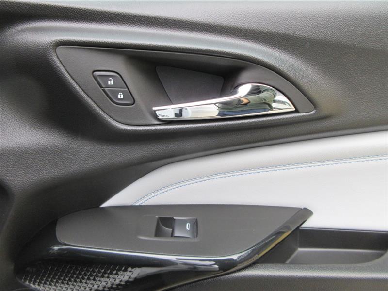 2025 Chevrolet Trax LT photo 23
