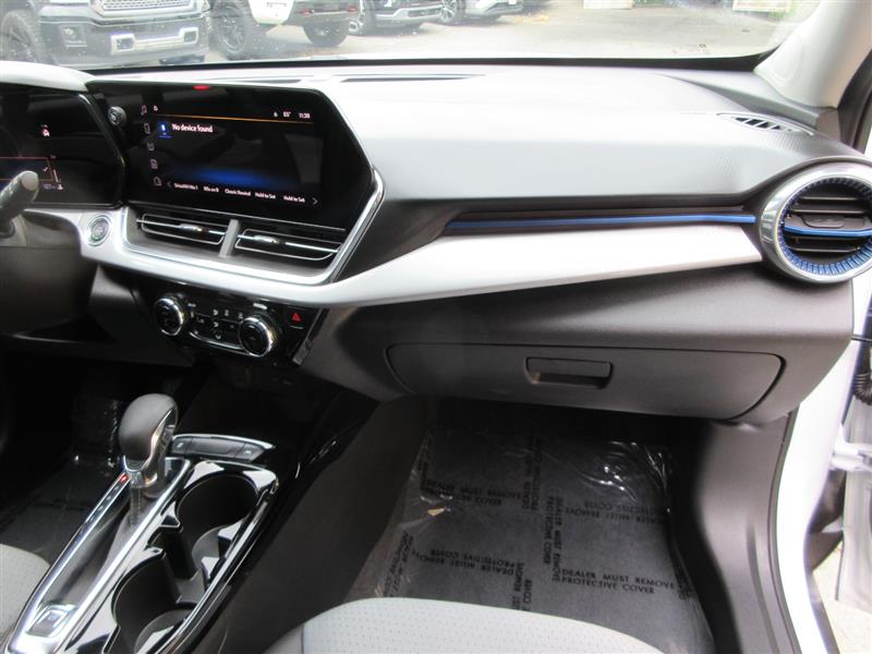 2025 Chevrolet Trax LT photo 24