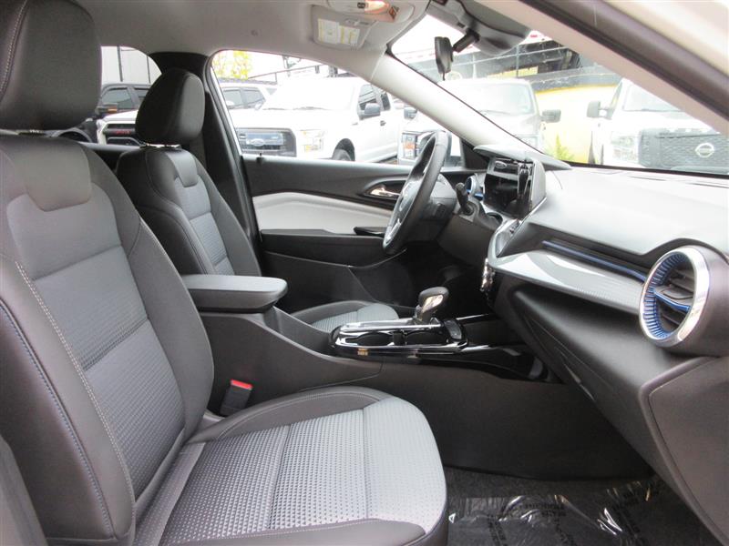 2025 Chevrolet Trax LT photo 26