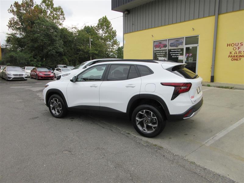 2025 Chevrolet Trax LT photo 3