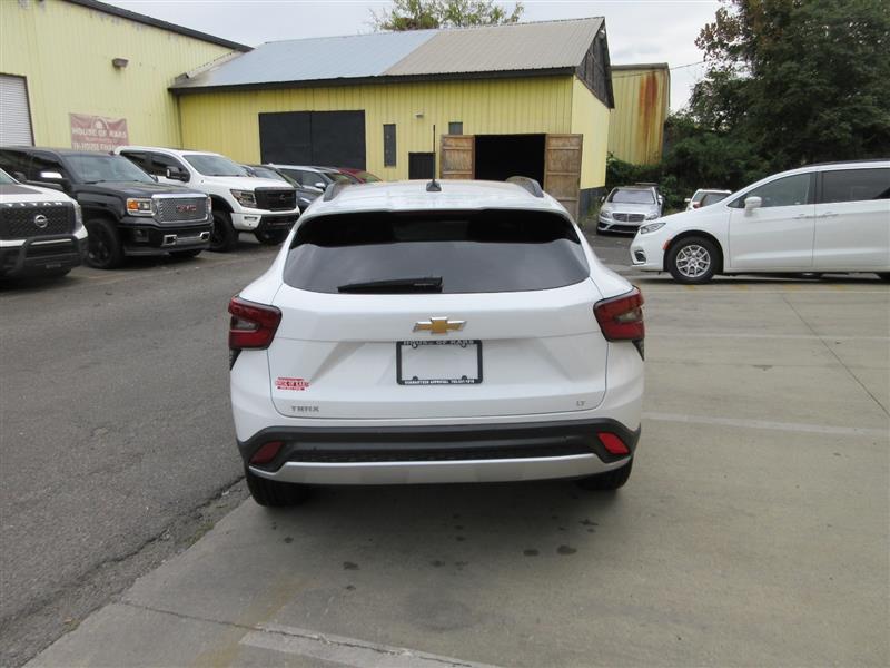 2025 Chevrolet Trax LT photo 4