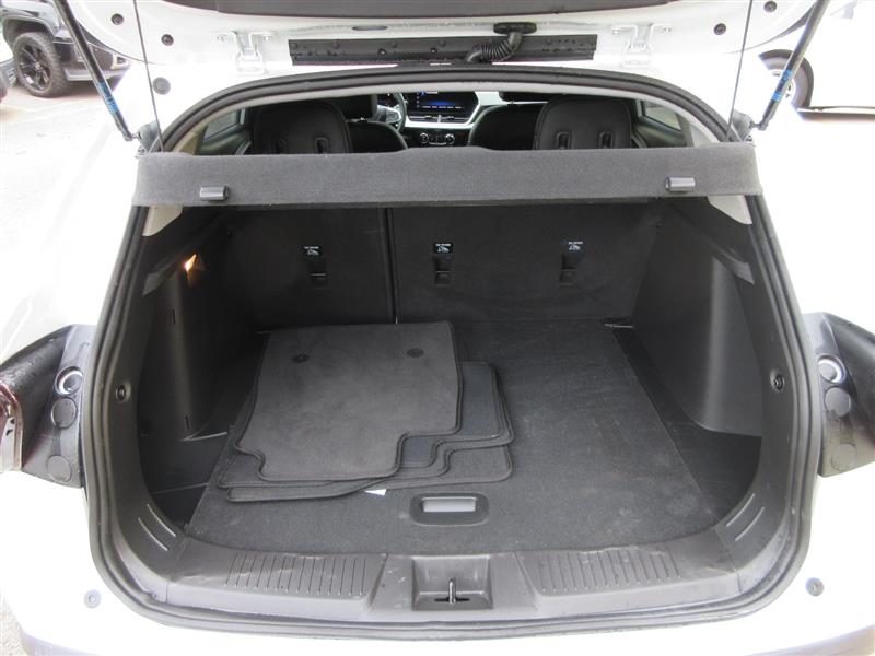 2025 Chevrolet Trax LT photo 6