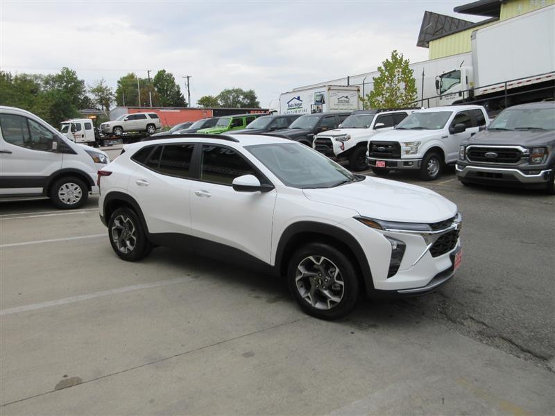 2025 Chevrolet Trax LT photo 9