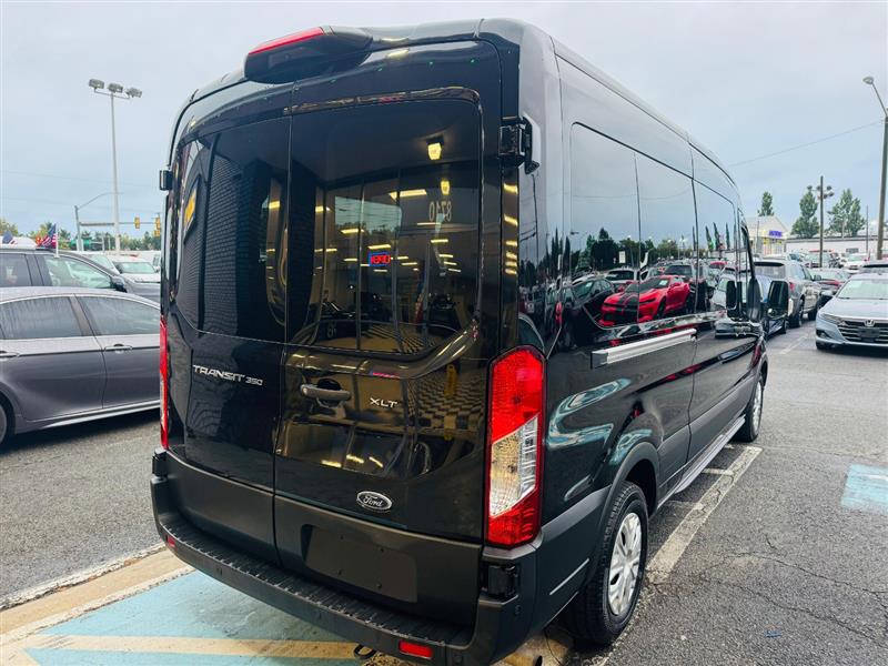 2023 Ford Transit Passenger XLT photo 2