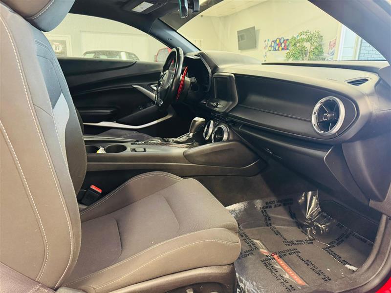 2017 Chevrolet Camaro 1LT photo 12