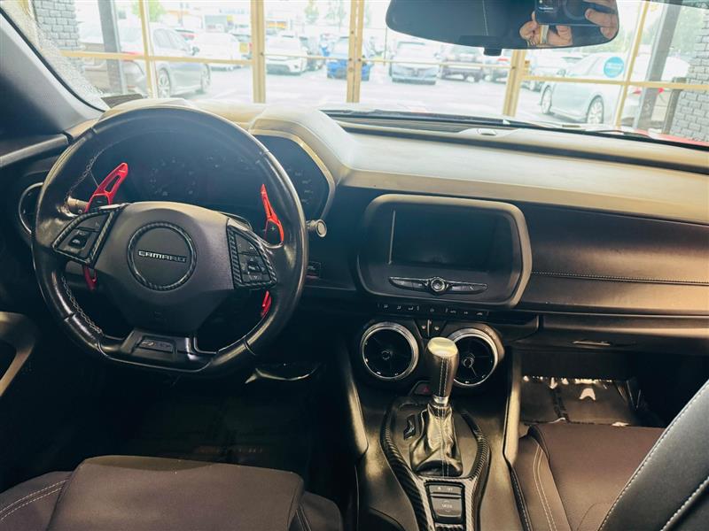 2017 Chevrolet Camaro 1LT photo 15