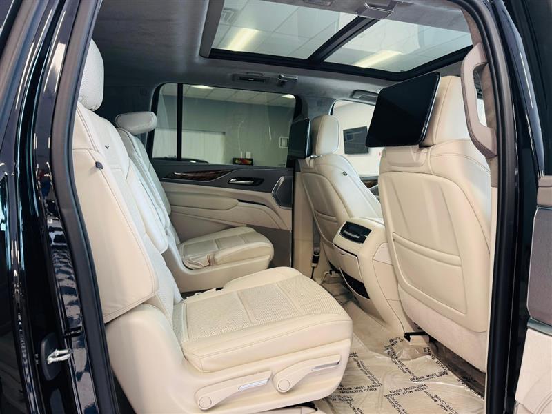 2022 Cadillac Escalade ESV Premium Luxury Platinum photo 11