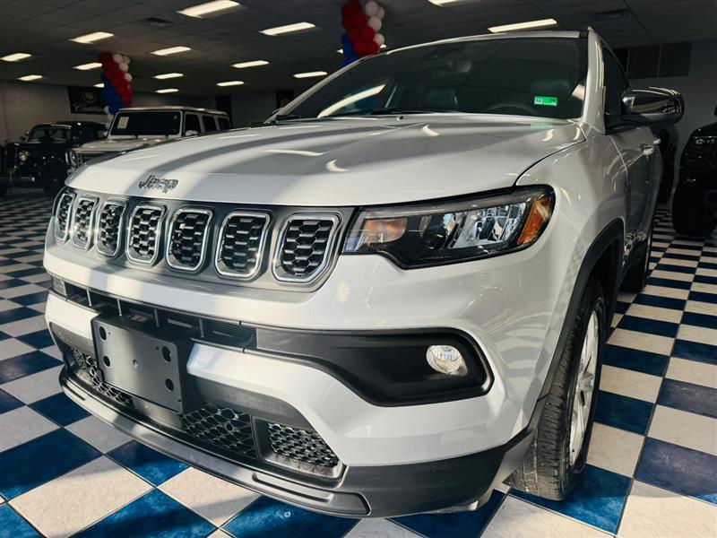 2024 Jeep Compass Latitude photo 2
