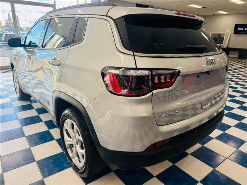 2024 Jeep Compass Latitude photo 4