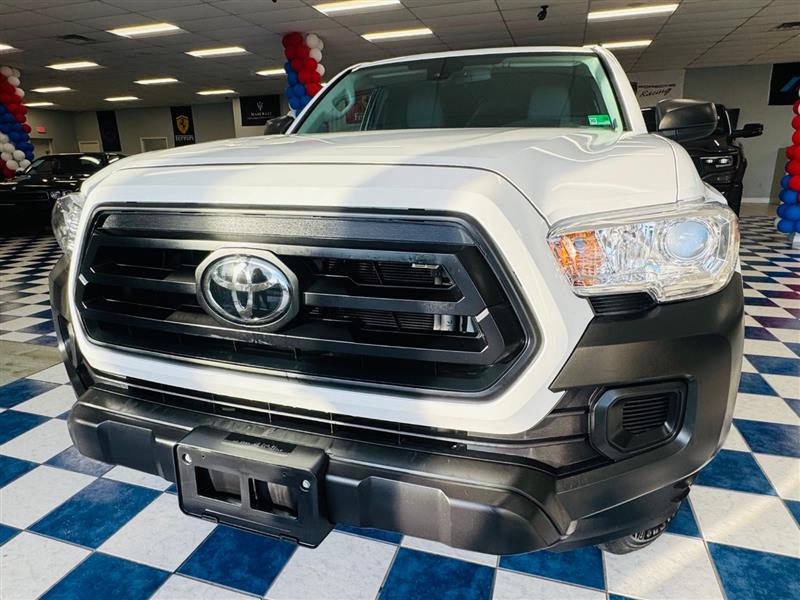 2022 Toyota Tacoma SR's photo