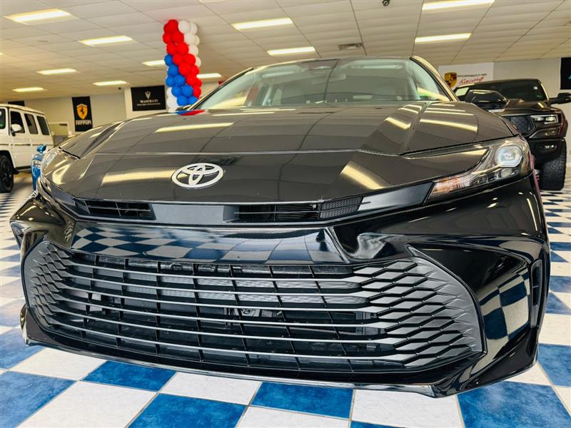 2025 TOYOTA CAMRY HYBRID SE
