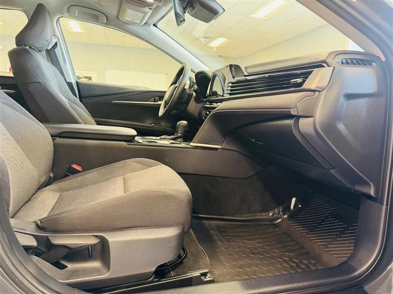 2025 Toyota Camry LE photo 14