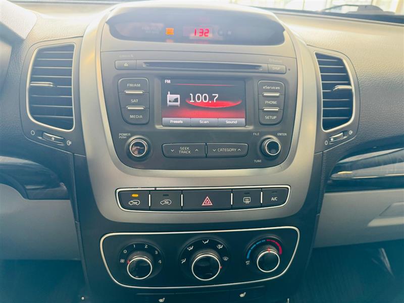 2015 Kia Sorento LX photo 17