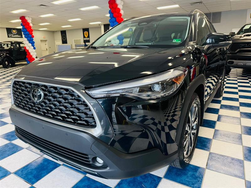 2023 Toyota Corolla Cross XLE photo 2