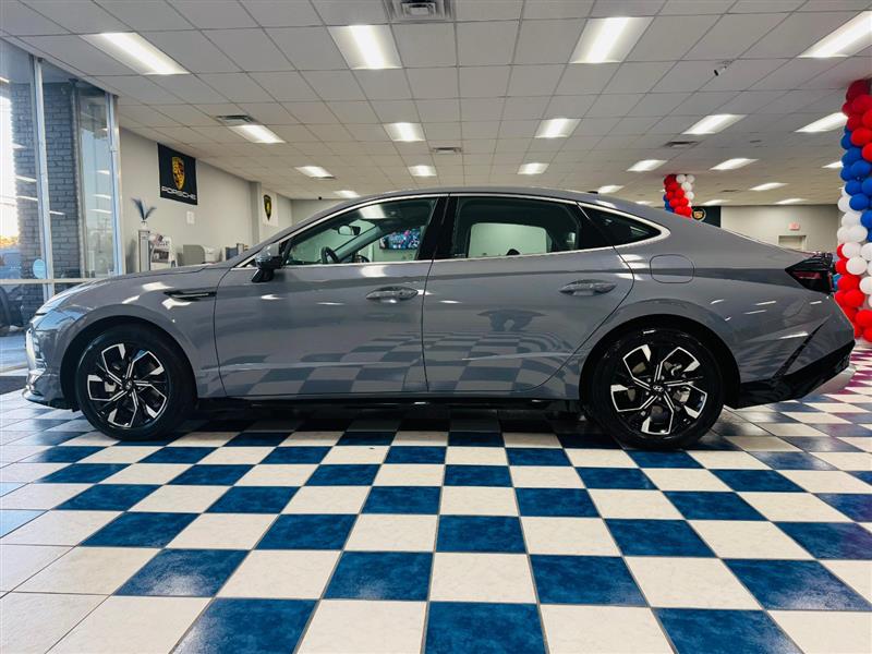 2025 Hyundai Sonata SEL photo 3