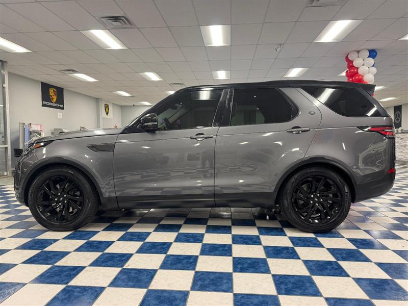 2017 Land Rover Discovery HSE photo 2