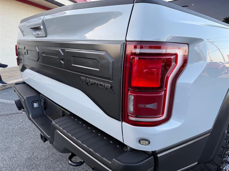 2017 Ford F-150 Raptor photo 14