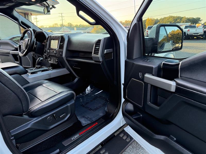 2017 Ford F-150 Raptor photo 17