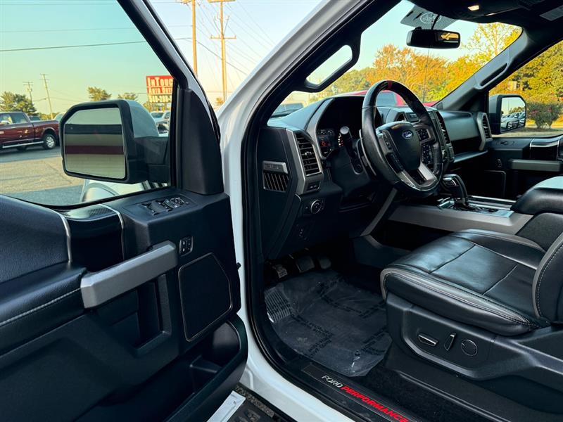 2017 Ford F-150 Raptor photo 26