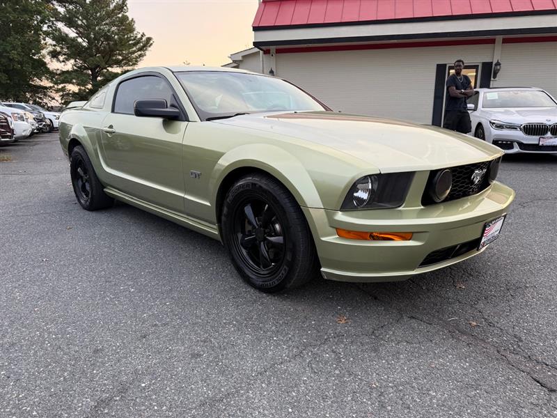 2005 Ford Mustang GT Premium photo 3
