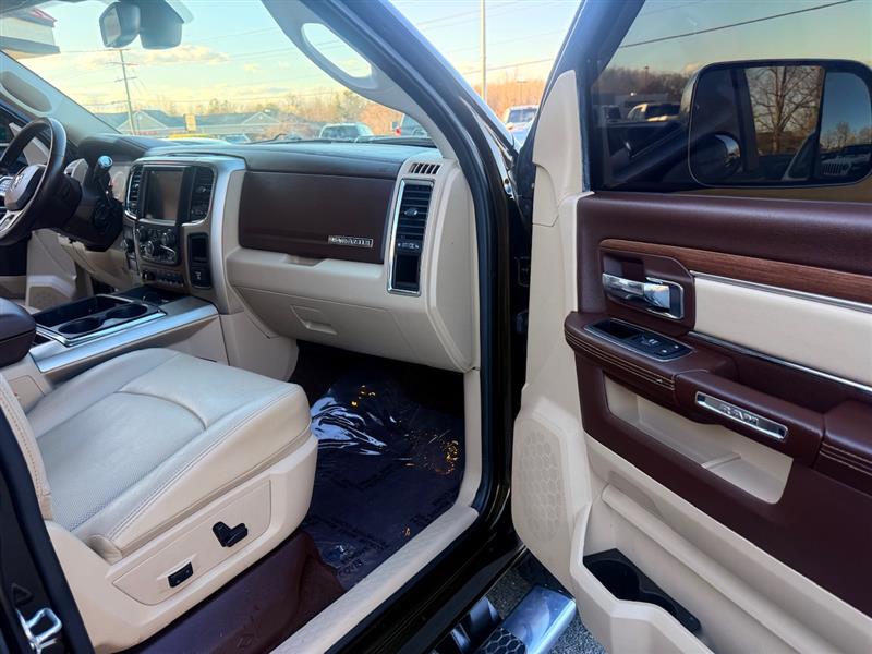 2014 Ram 2500 Laramie photo 14
