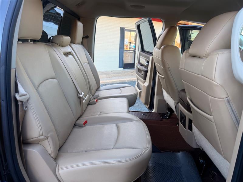 2014 Ram 2500 Laramie photo 18