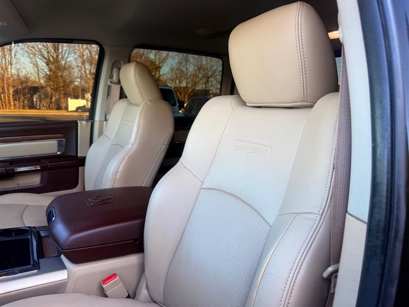 2014 Ram 2500 Laramie photo 28