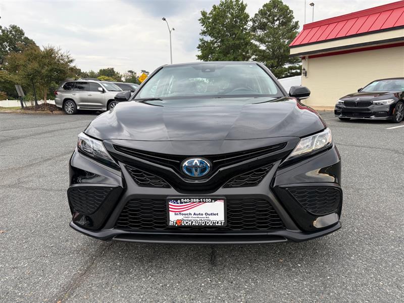 2022 Toyota Camry Hybrid photo 2