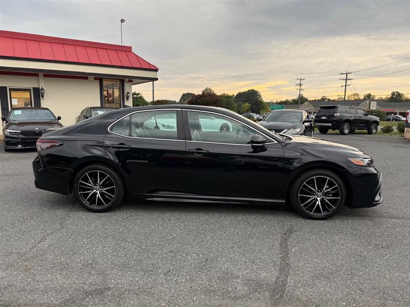 2022 Toyota Camry Hybrid photo 4
