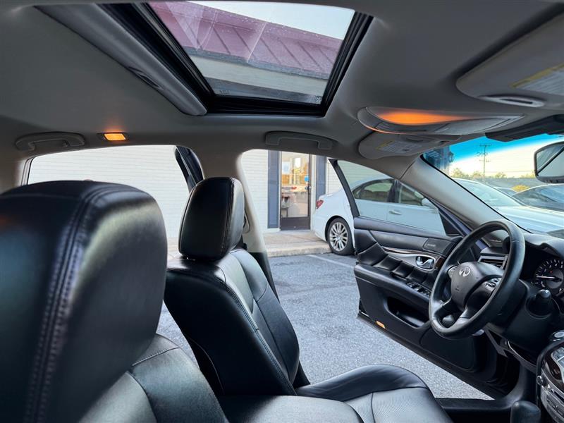 2019 Infiniti Q70 3.7 Luxe photo 17