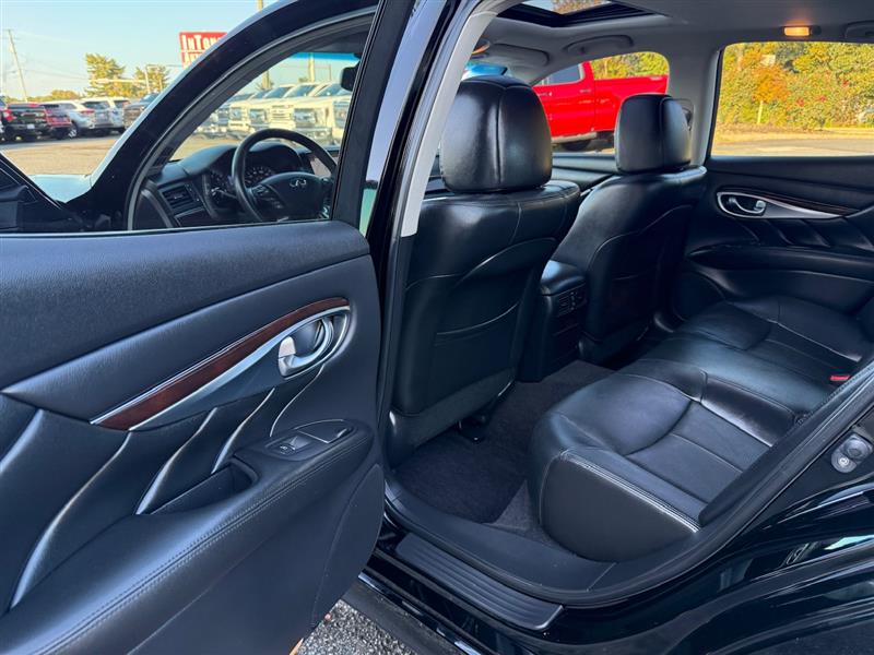 2019 Infiniti Q70 3.7 Luxe photo 18