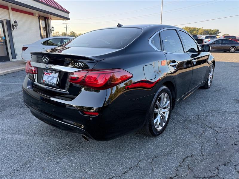 2019 Infiniti Q70 3.7 Luxe photo 2
