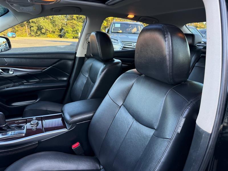 2019 Infiniti Q70 3.7 Luxe photo 27