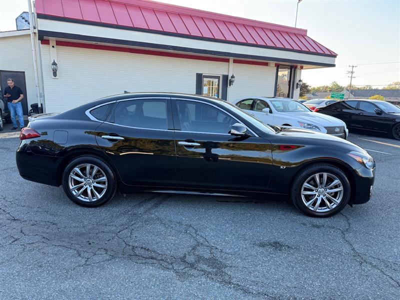 2019 Infiniti Q70 3.7 Luxe photo 3