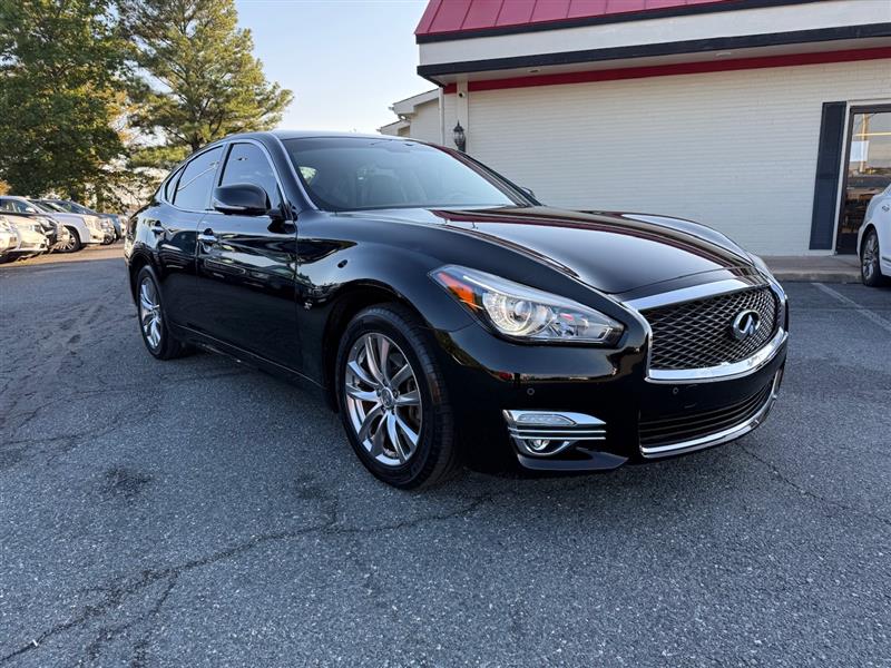 2019 Infiniti Q70 3.7 Luxe photo 4