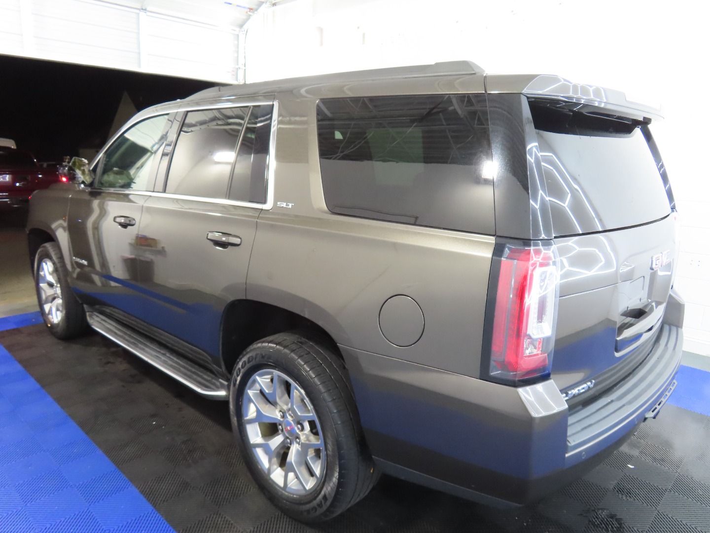 2019 GMC Yukon SLT photo 9