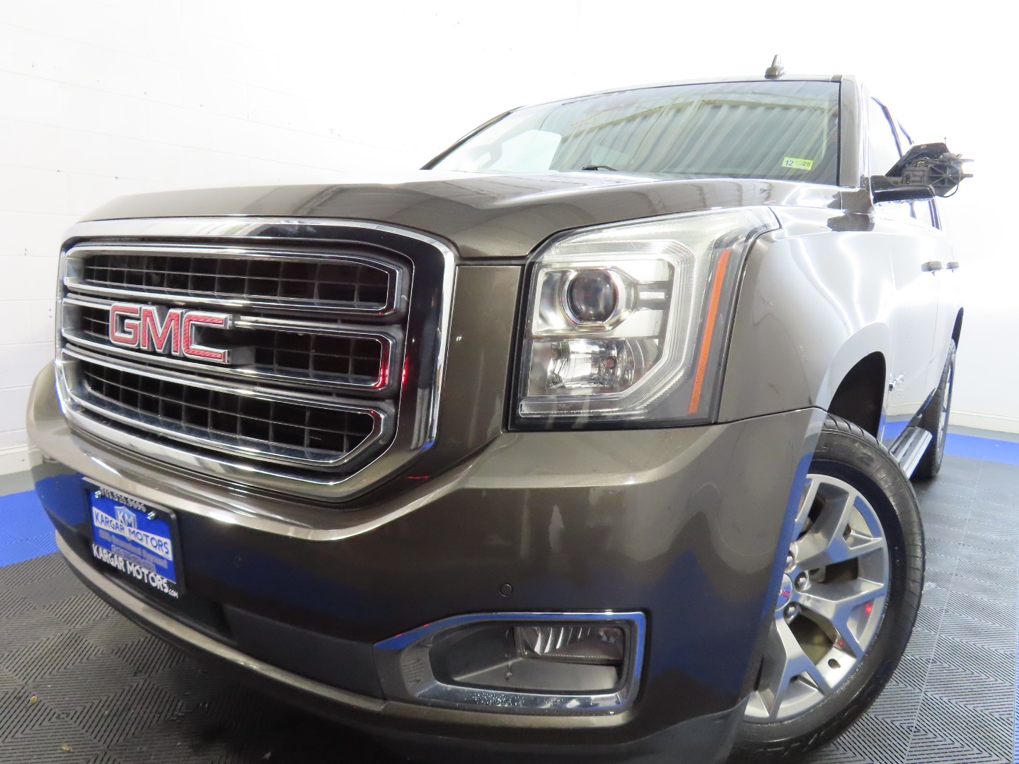 2019 GMC Yukon SLT photo 2