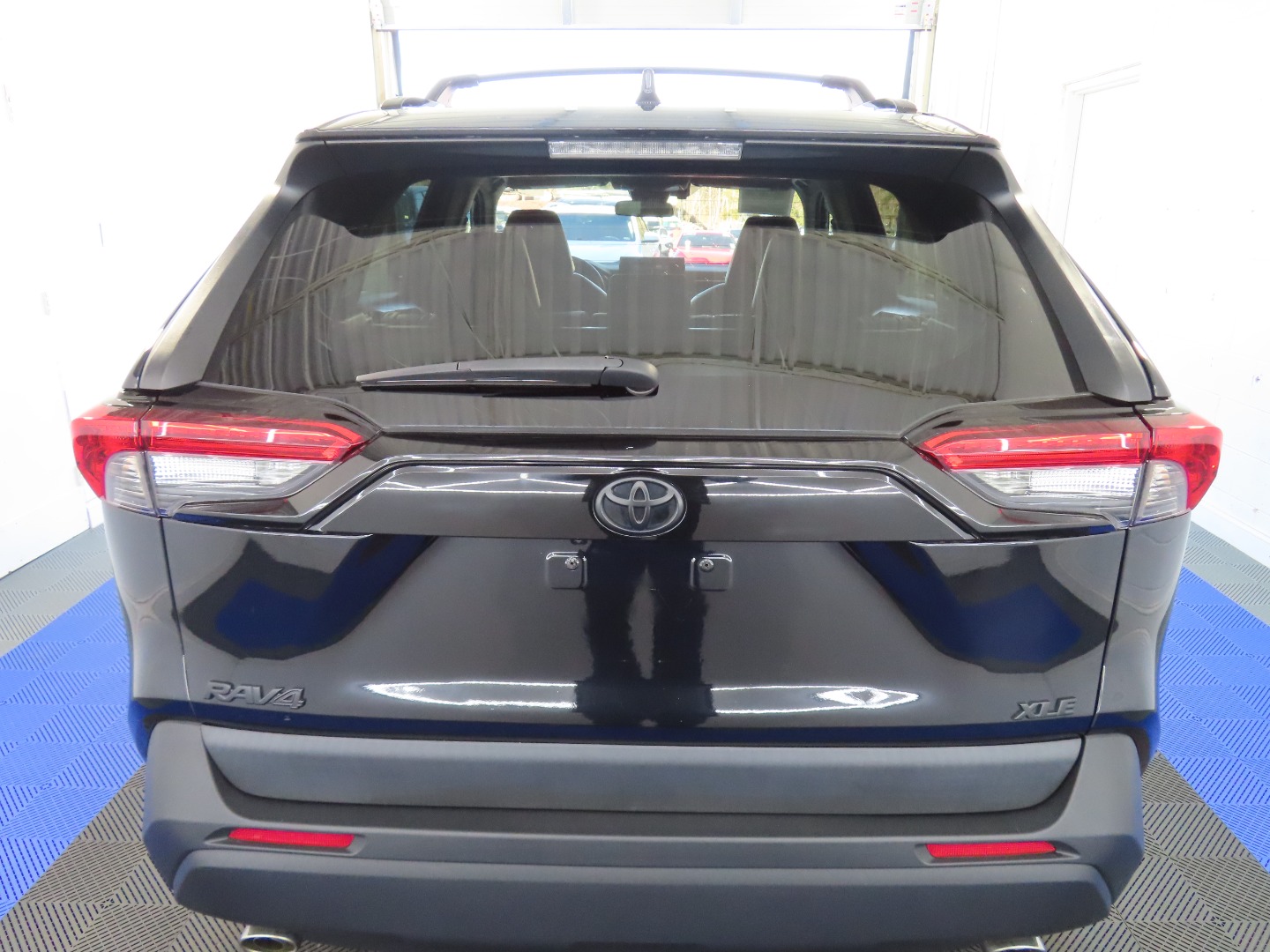 2022 Toyota RAV4 XLE Premium photo 11